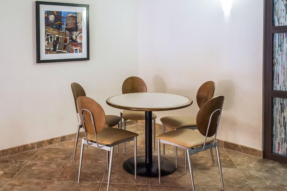 Quality Inn Streetsboro Buitenkant foto