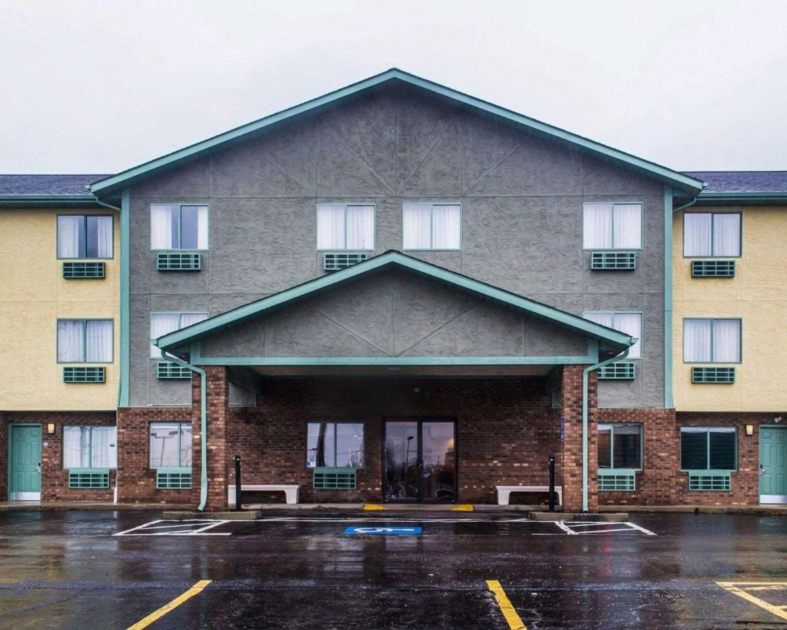 Quality Inn Streetsboro Buitenkant foto