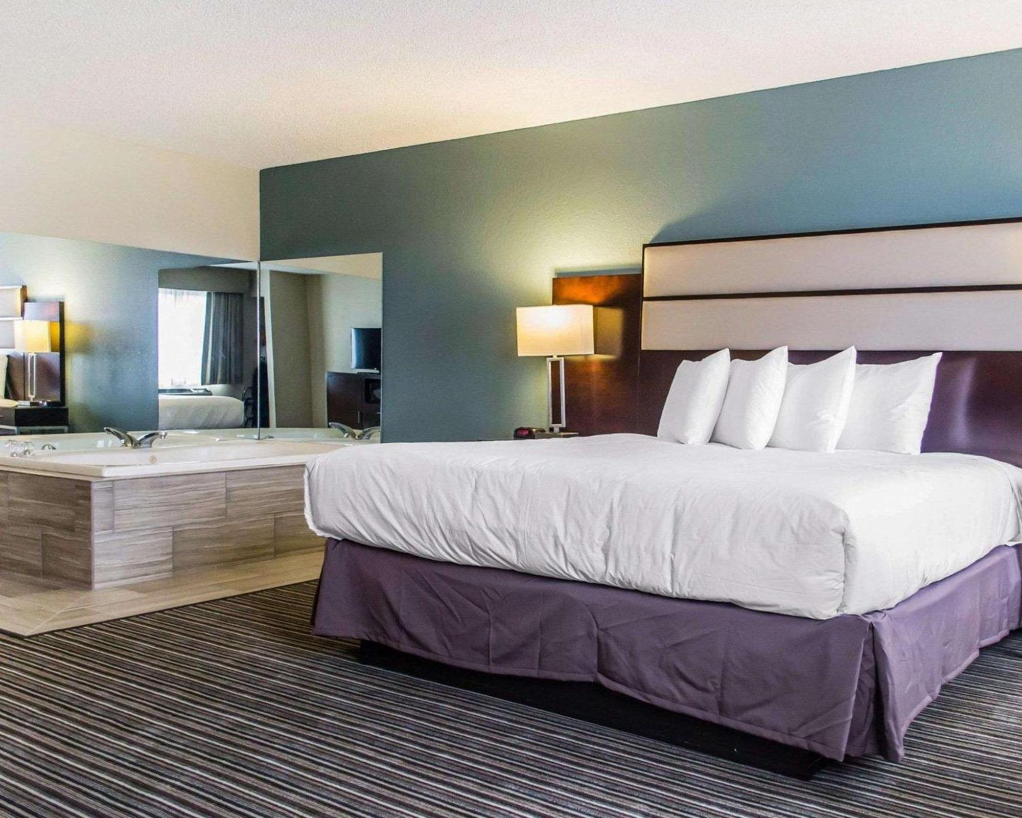 Quality Inn Streetsboro Buitenkant foto